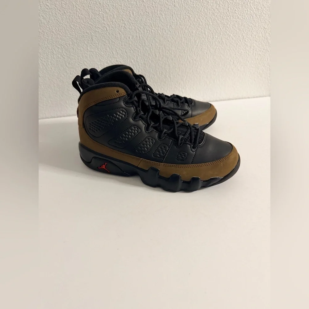 Big Kid's Jordan 9 Retro Black/True Red-Light Olive (HV4574 030) Sz 5 Y Youth